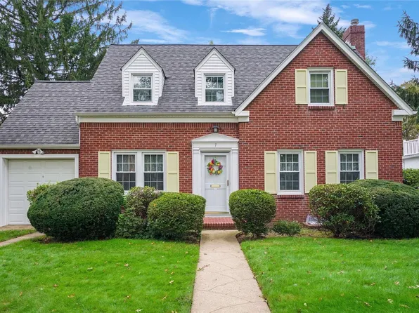 7 Mulberry Avenue, Garden City, NY 11530