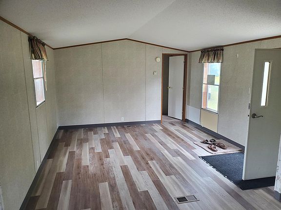 Entry/living area