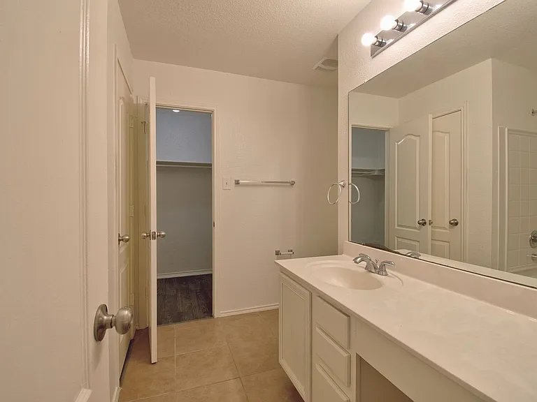 711 Abundance Ln — Photo 16