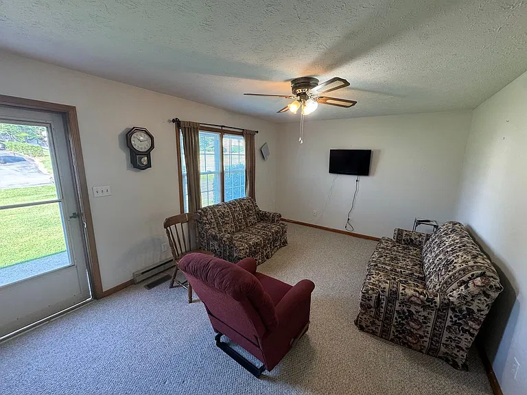 312 Foreston Dr — Photo 3