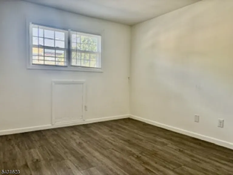 392 College Dr — Photo 10