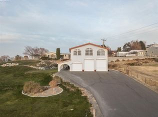 54 Charbonneau Dr, Burbank, WA 99323