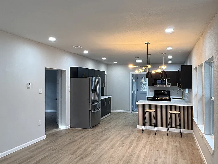 758 Bethpage Ave — Photo 8