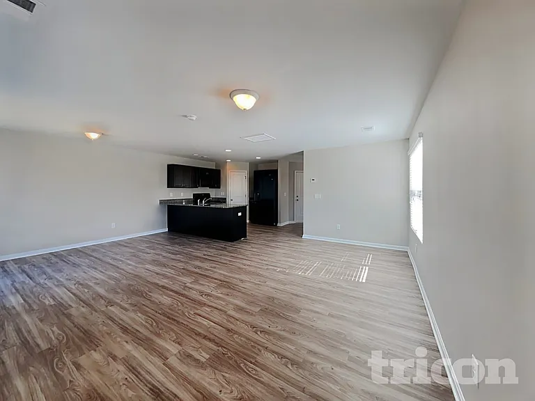 312 Winston Ln — Photo 4