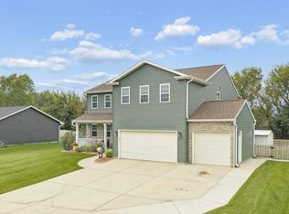 613 S 6th St, Evansville, WI 53536