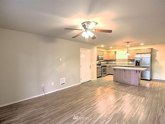 2nd image of 1409 Evergreen Park Drive SW #204