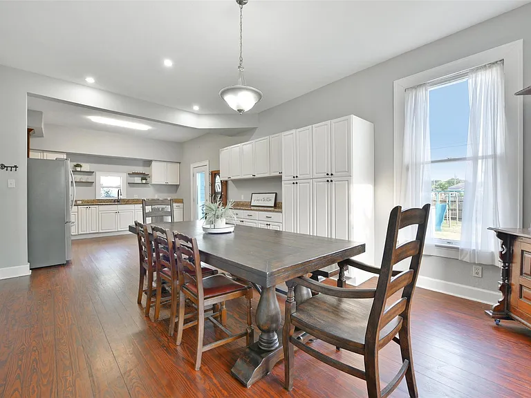 3427 Avenue L — Photo 10