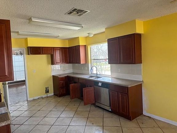 2nd image of 2433 Avenue Mont Martre