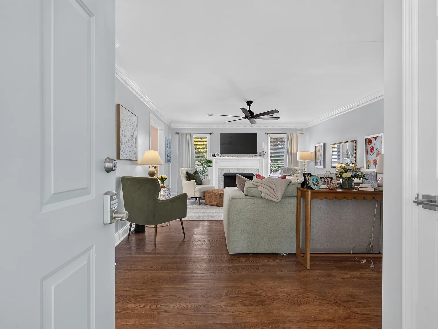 3 bed, 1405 sqft, $2,200 — Photo 3
