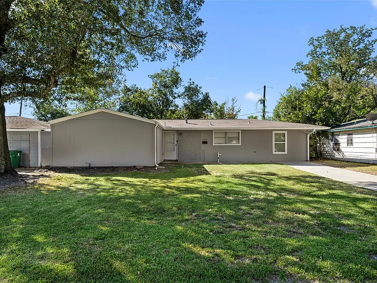 6138 Kenilwood Dr — Photo 1