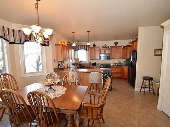 4th image of 2483 Southridge Dr