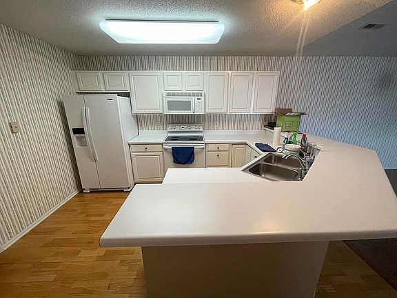 2nd image of 5451 Longview Ct Unit 3