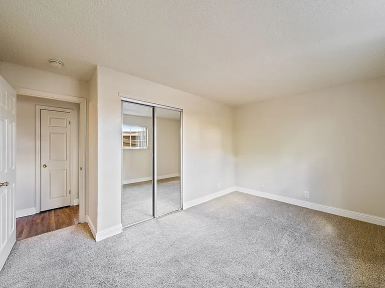 Mountain View Apartments — Photo 39