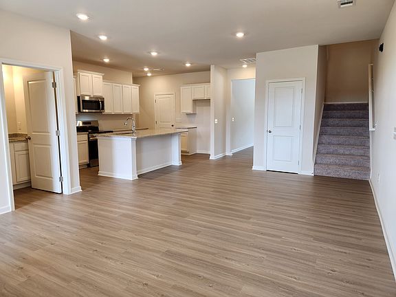 5th image of 33 Russet Way