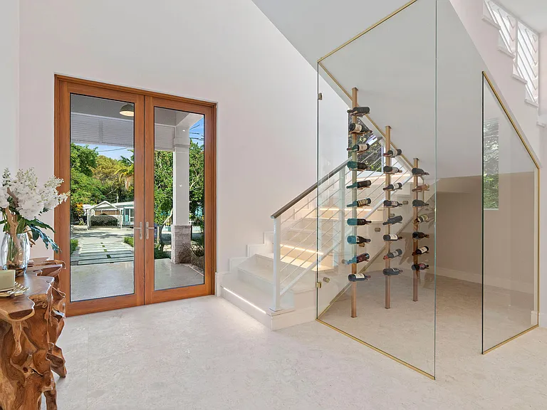 114 Royal Ln — Photo 8
