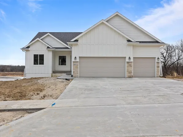 5671 Walnut Ridge Dr, Des Moines, IA 50317