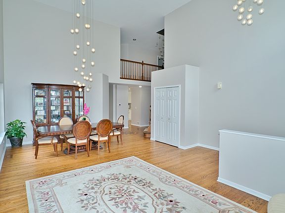 4th image of 933 Breiter Ct