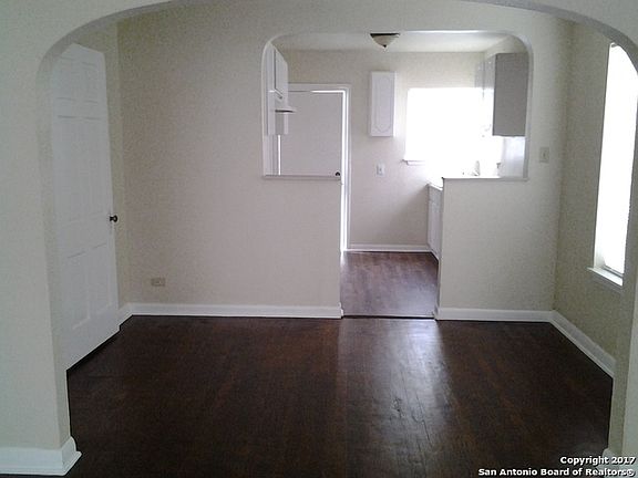 2nd image of 452 Hearne Ave