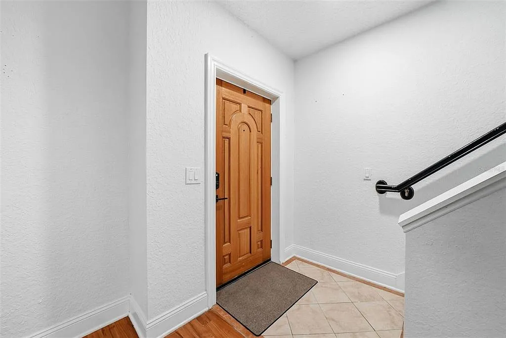 3 bed, 2.5 bath, 2155 sqft, $5,000 — Photo 3
