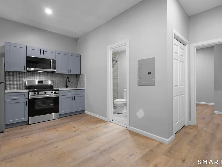 140 Grand St #2A — Photo 6