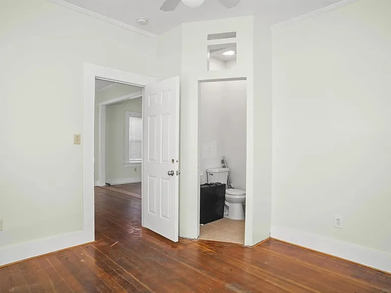 2438 Commercial St — Photo 13