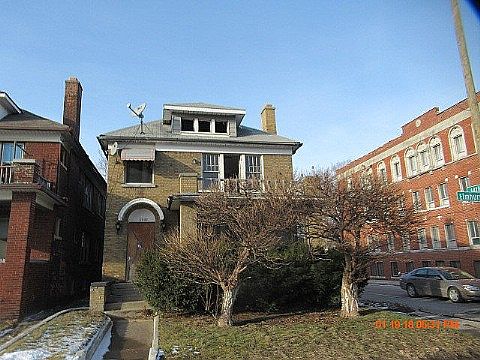 2200 Elmhurst