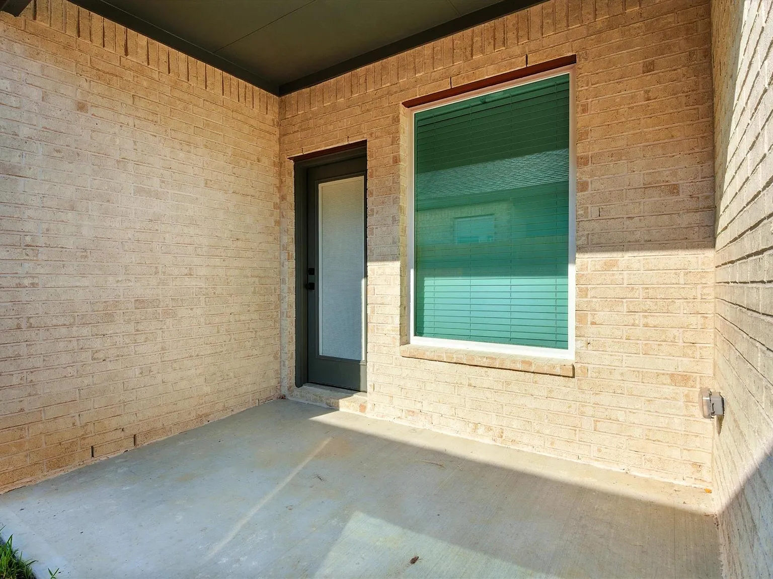3 bed, 2.5 bath, 1650 sqft, $1,988 — Photo 4