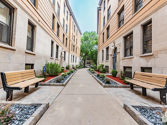 2nd image of 432 W Belden Ave APT 4