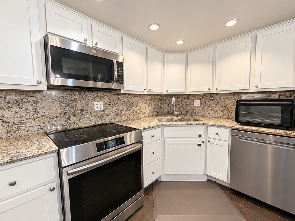 1st image of 415 W Grant Pl