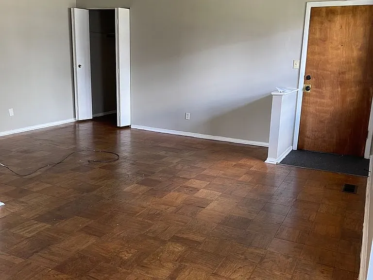 1504 Upshire Rd — Photo 7