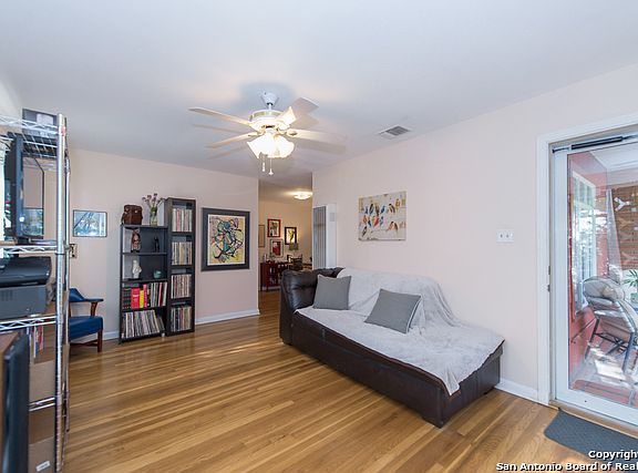 5th image of 247 Marchmont Ln