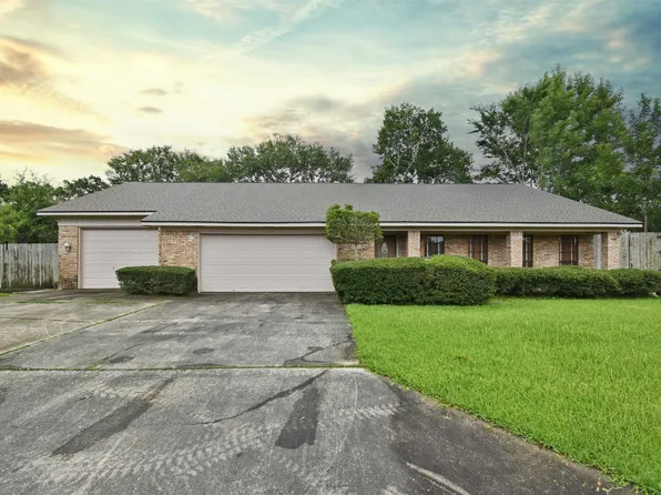 7045 Westgate Dr, Beaumont, TX 77706