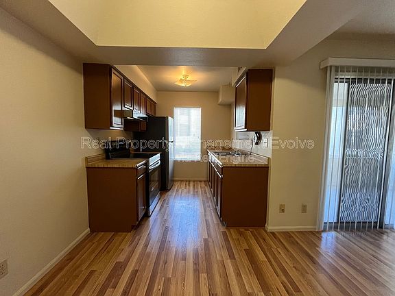 5th image of 10610 S 48th St Unit 1087