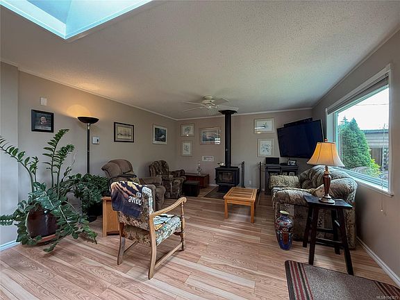 3rd image of 634 Holm Rd