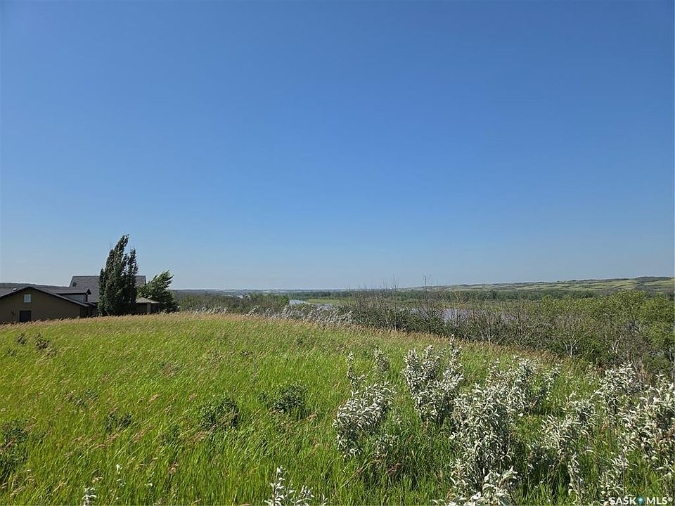 2nd image of 460-462 Saskatchewan ROAD