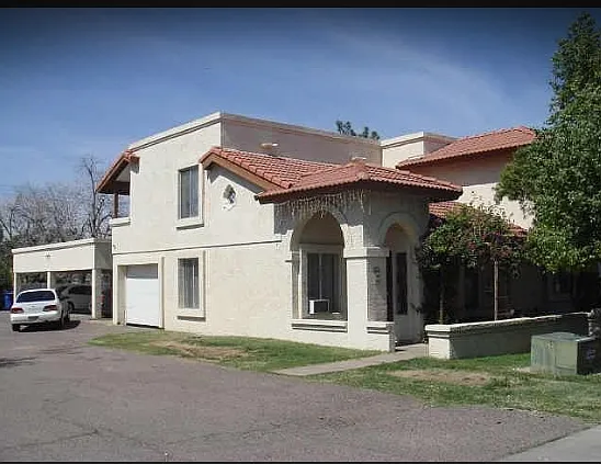 3 bed, 923 sqft, $2,000 — Photo 2