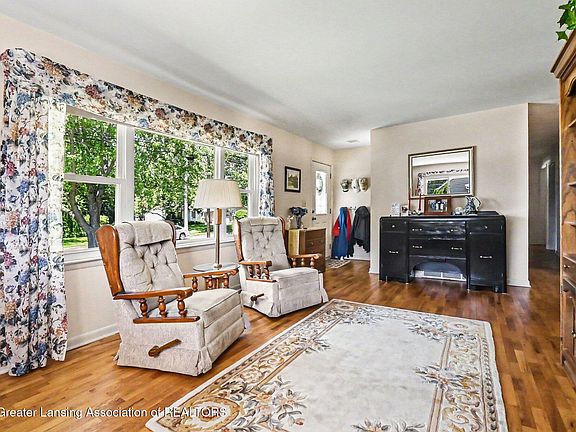 5th image of 705 S Swegles St