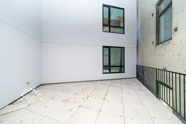 Rented by MySpaceNYC | media 33