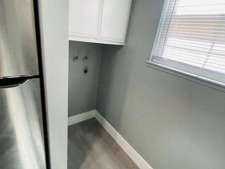 1085 Piedmont Dr — Photo 9