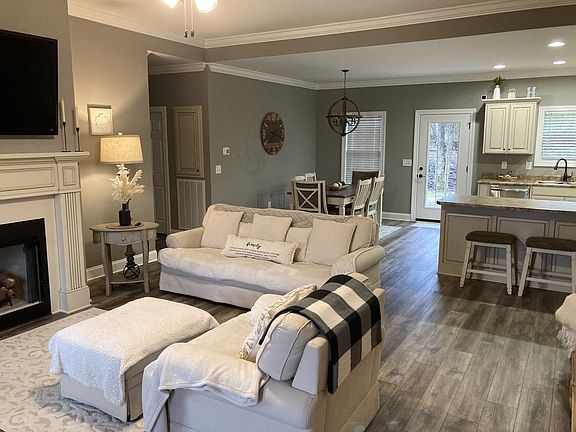 2nd image of 307 Colonial Dr