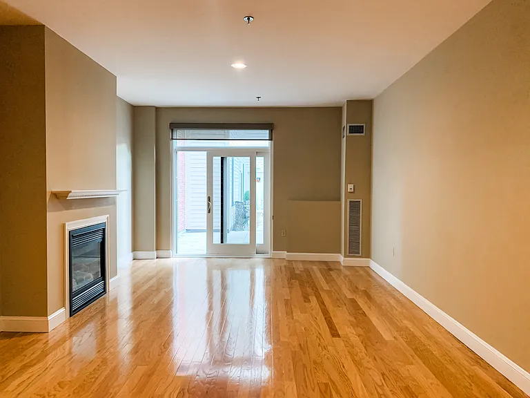 1721-1723 Washington St #205 — Photo 1
