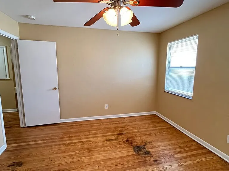 3617 N Drexel — Photo 14