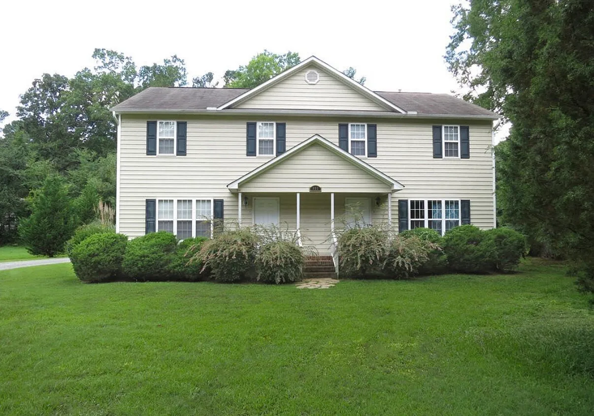 3 bed, 1584 sqft, $2,114 — Photo 1
