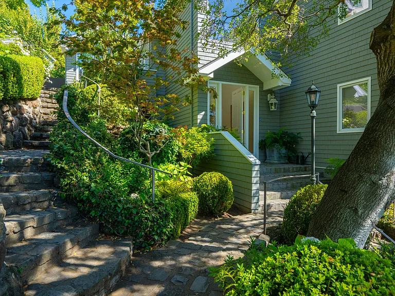 310 Belvedere Ave — Photo 50