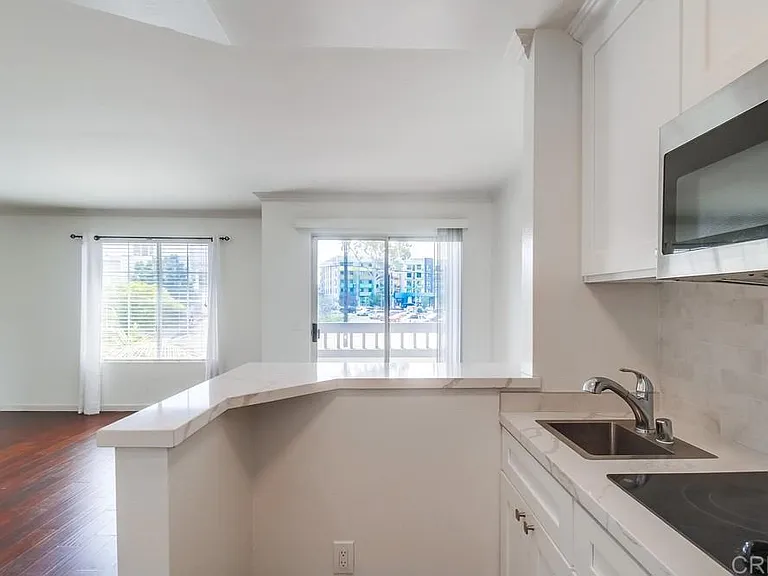 3950 Cleveland Ave #215 — Photo 4