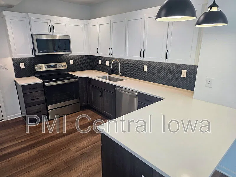 3 bed, 2.5 bath, 1643 sqft, $2,695 — Photo 3