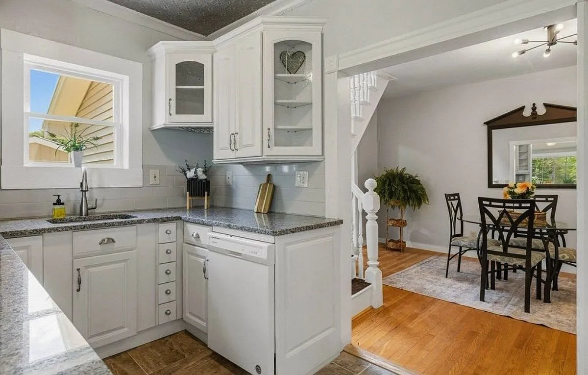 3 bed, 2.0 bath, 1207 sqft, $3,000 — Photo 4