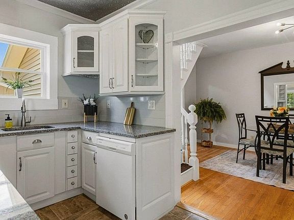 4th image of 25B Mill St