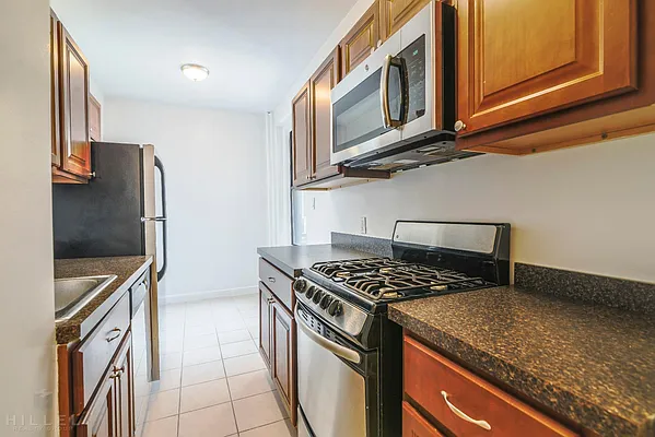 Rented by Hillel Realty Group | media 7