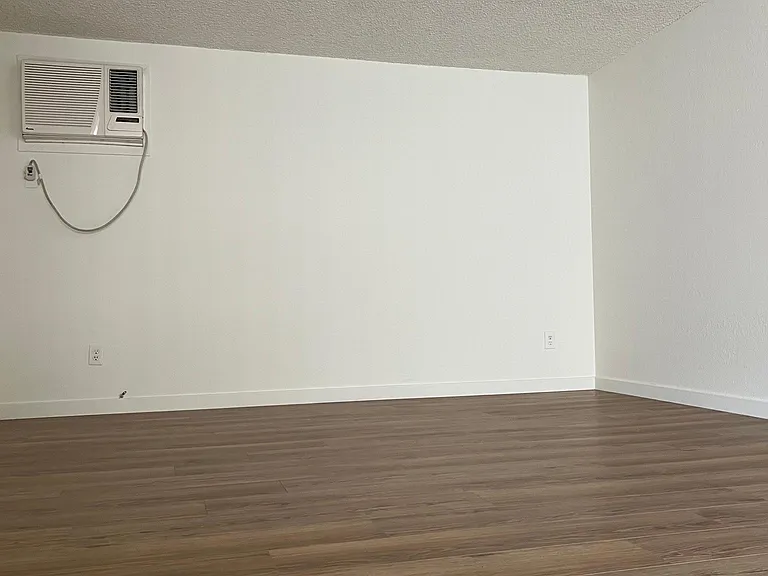 14109 Delano St #5 — Photo 15